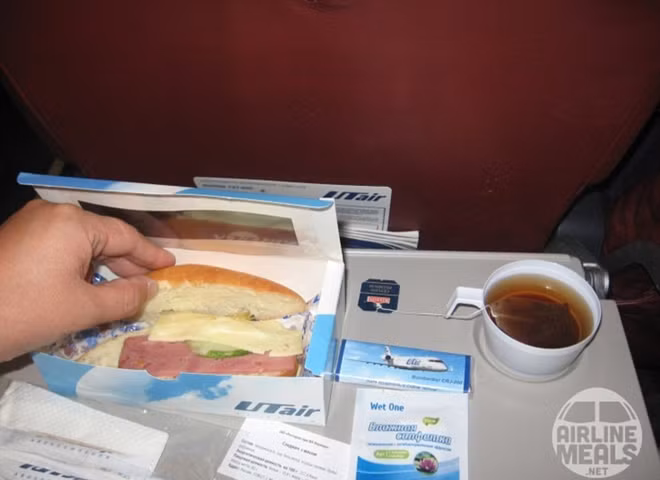 Món sandwich dở tệ của hãng Utair.