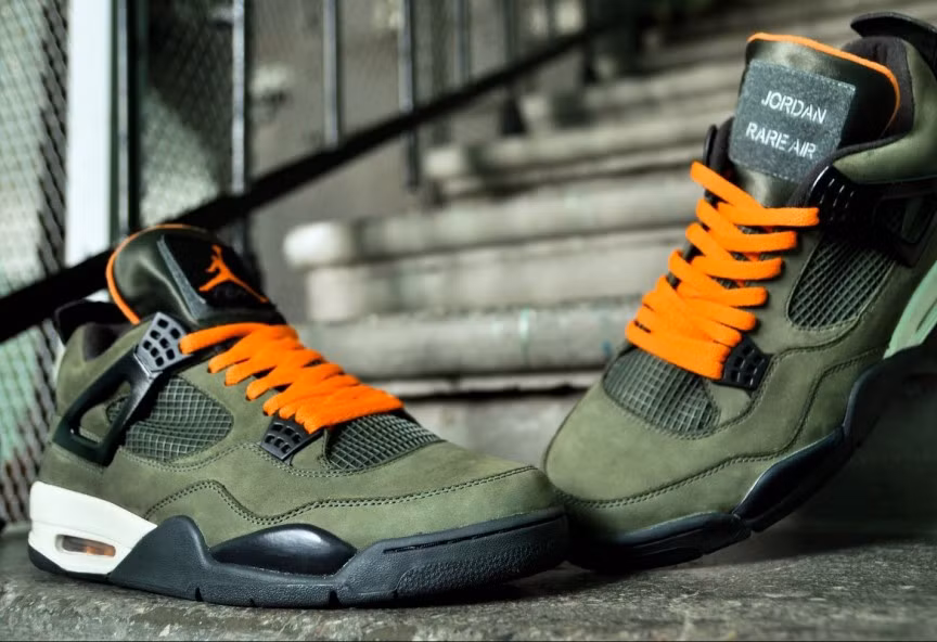 Undefeated Air Jordan 4 – 15.000 USD: Các thiết kế của Undefeated Air Jordan 4 là sự hợp tác đầu tiên của thương hiệu Air Jordan với Undefeated. Vào năm 2005, chỉ có 79 đôi giày này được sản xuất (điều này càng khiến chúng trở nên đặc biệt) và vào năm 2014, một trong 79 đôi giày đã được bán với giá 15.000 USD.