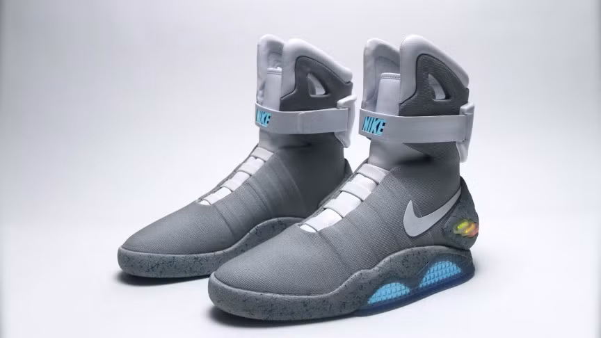 Nike Air Mag – 37.500 USD: Nike Air Mag được lấy cảm hứng từ bộ phim “Back to the Future” (Đến tương lai). Đã có 1510 đôi giày được bán. Hầu hết chúng có giá 2.000 – 9.000 USD. Tuy nhiên, một đôi giày này được bán trên eBay với giá 37.500 USD và đã có người mua.