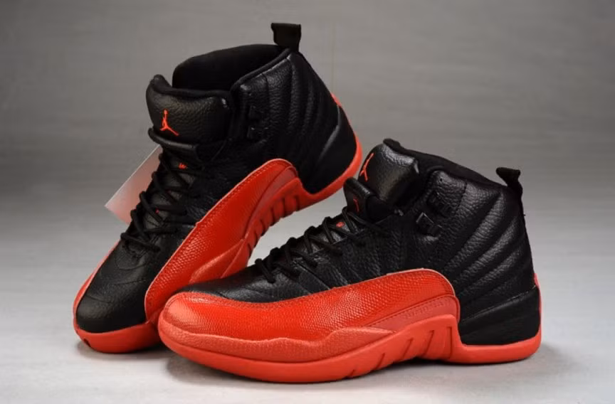 Flu Game Air Jordans – 104.000 USD: Flu Game Air Jordans đã trở thành một trong những đôi giày mang nhiều dấu ấn nhất của Michael Jordan. Đôi giày hàng hiệu đắt đỏ này được Jordan đeo để chơi trong trận bóng rổ của NBA 1997 này đã bán với giá lịch sử 107.765 USD.