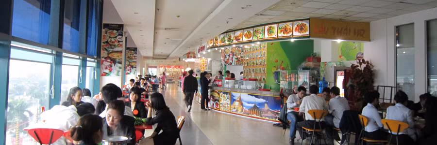 Các cư dân sống tại khu căn hộ của Thùy Dương Plaza có thể thỏa mãn đam mê vui chơi giải trí với bốn tầng mua sắm của Parkson, khu bowling 10 lane, game video, nhà hàng và khu ăn uống.