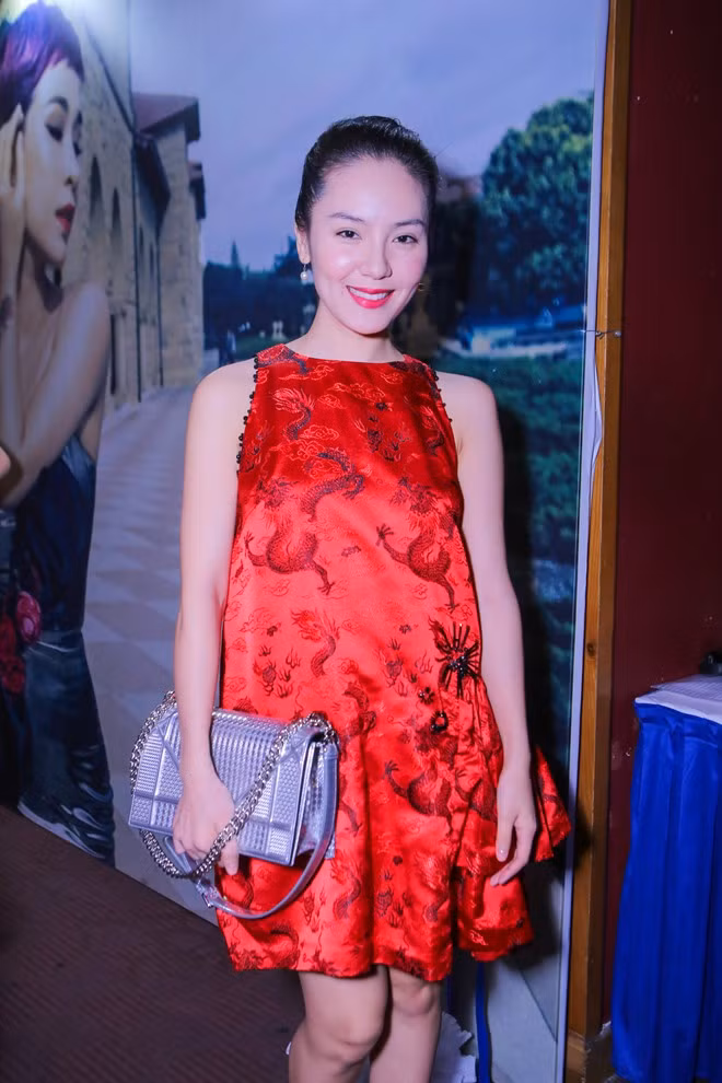 Trước đây, từng có tin đồn về chuyện tình cảm giữa Phương Linh và đại gia bất động sản ở Đà Nẵng nhưng cô phủ nhận.