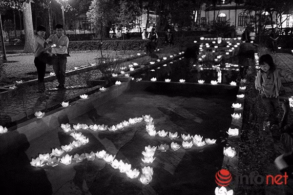 Chum anh nguoi dan thap nen tri an Dai tuong Vo Nguyen Giap