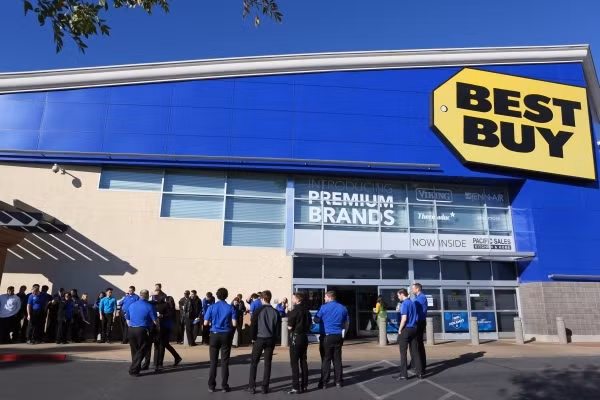 Ngày 21/11, cửa hàng Best Buy ở Henderson (Mỹ) đã tổ chức một buổi huấn luyện cho hơn 130 nhân viên về các kỹ năng bán hàng trong ngày Black Friday.