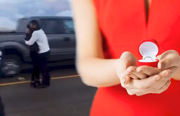 Thot tim truoc man cau hon tren duong cao toc