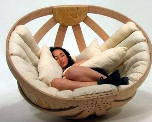 Kiểu giường ấm cúng mang đến giấc ngủ êm ái.