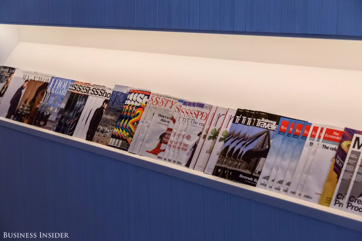 Phòng chờ phục vụ rất nhiều tạp chí để du khách thỏa thích lựa chọn.