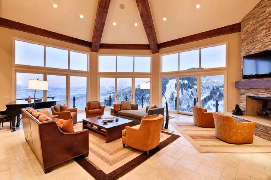 2. Khu nghỉ dưỡng Sky Villa, Utah (Mỹ) : Với giá 10.000 USD/đêm, Sky Villa tại khu resort Canyons cung cấp không gian nghỉ ngơi thoải mái với 8 phòng ngủ (chứa được 14 khách) và 6 phòng tắm.