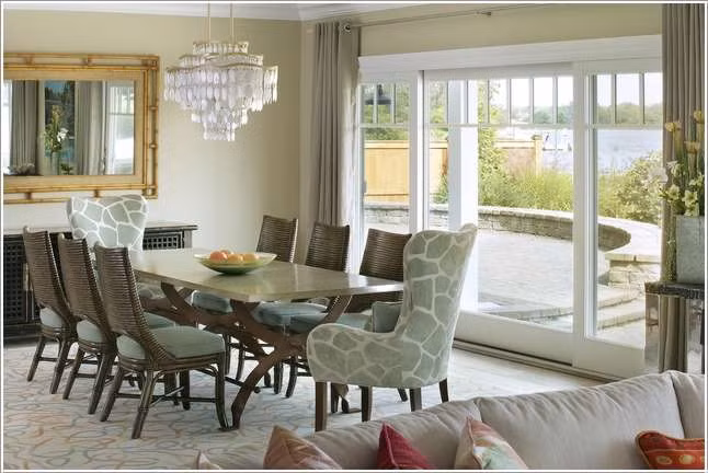 Khung gương bằng tre ấn tượng.