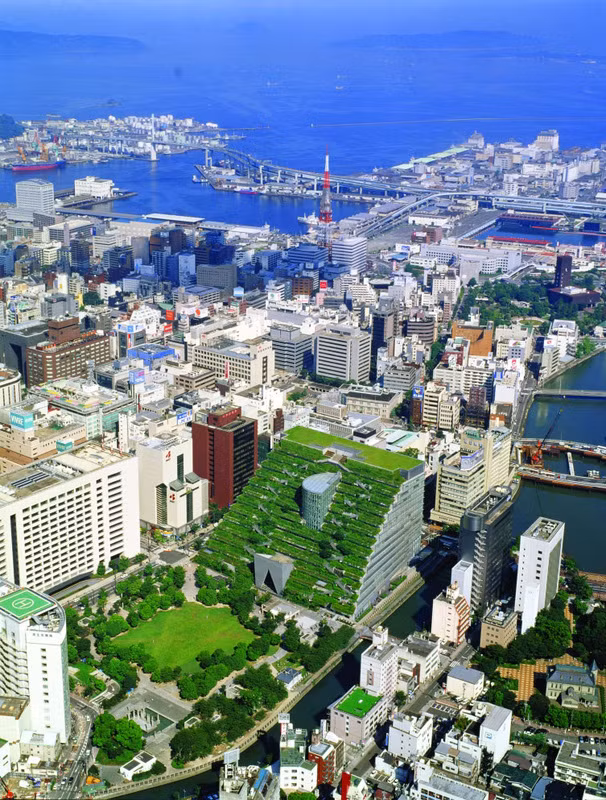 Tòa nhà 14 tầng này gồm các văn phòng riêng, nhà hát, các phòng hành chính, phòng triển lãm, phòng hội thảo, bảo tàng bên cạnh các không gian dịch vụ khác.