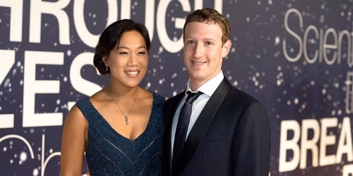 Tỷ phú Mark Zuckerberg và vợ Priscilla: Mark Zuckerberg cũng là một trong những tỷ phú U30 có trách nhiệm với xã hội nhất. Sau khi tham gia cam kết Pledge Giving, Mark đã tặng 990 triệu giá trị cổ phiếu Facebook cho Silicon Valley Community Foundation. Đó chỉ là một trong rất nhiều khoản đóng góp từ thiện của tỷ phú này.