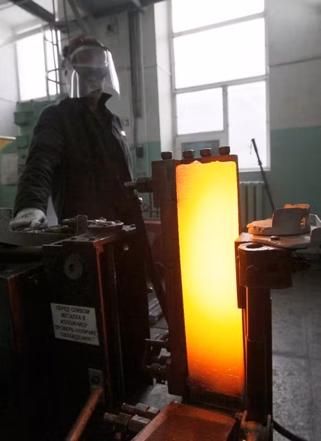 Máy sản xuất platium có độ tinh khiết 99,98% tại nhà máy Krastsvetmet.