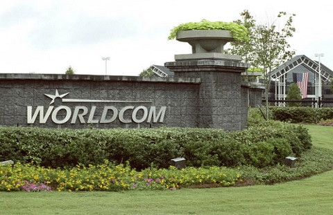 2. Gian lận kế toán của WorldCom, thiệt hại ước tính 107 tỷ USD: Từng là công ty viễn thông đường dài lớn thứ 2 ở Mỹ, WorldCom đã có những bước phát triển thần tốc. Năm 2005, công ty tuyên bố phá sản sau khi tòa án New York xác nhận ông Ebbers gian lận sổ sách số tiền lên đến 11 tỷ USD và bị phạt 25 năm tù. Đây là trường hợp phá sản lớn nhất ở Mỹ tại thời điểm đó.