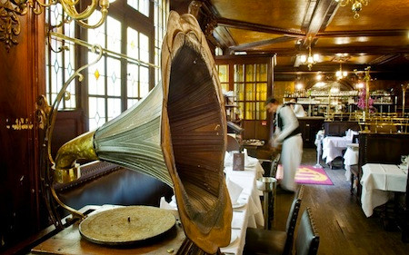 4. Nhà hàng Brasserie FLO tại sân bay Charles de Gaulle ở Paris, Pháp.