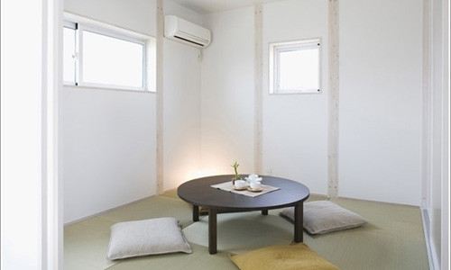 Sử dụng những món đồ nhỏ giúp không gian sinh hoạt thoải mái và rộng rãi hơn.