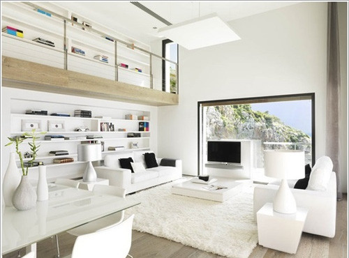 Nội thất màu trắng luôn là cách hiệu quả nhất giúp căn phòng rộng rãi và tươi sáng.