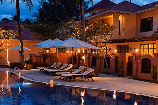 5. Casa del Mar, Langkawi: Tọa lạc ở hòn đảo Langkawi vốn được coi như một viên ngọc của du lịch Malaysia, khu resort này bao gồm 34 phòng và dãy phòng, có hồ bơi và biển. Mỗi căn phòng đều có ban công lớn để du khách nghỉ ngơi và tận hưởng không gian trong lành. Du khách có thể chèo thuyền dọc khu nghỉ mát hoặc ngắm hoàng hôn trên biển hay thưởng thức những bữa ăn ngoài trời giữa không gian yên tĩnh và riêng biệt.