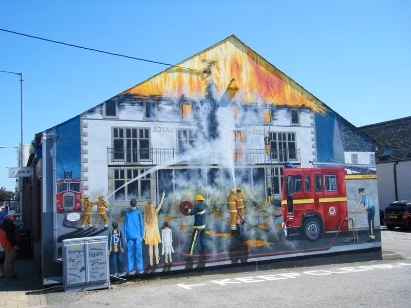 Nhóm tình nguyện này đã tạo ra một phòng trưng bày nghệ thuật ngoài trời với những bức tranh tường cực lớn.