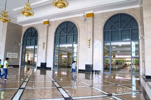 Nhiều người không tránh khỏi bị choáng ngợp khi đặt chân vào bên trong những tòa nhà.