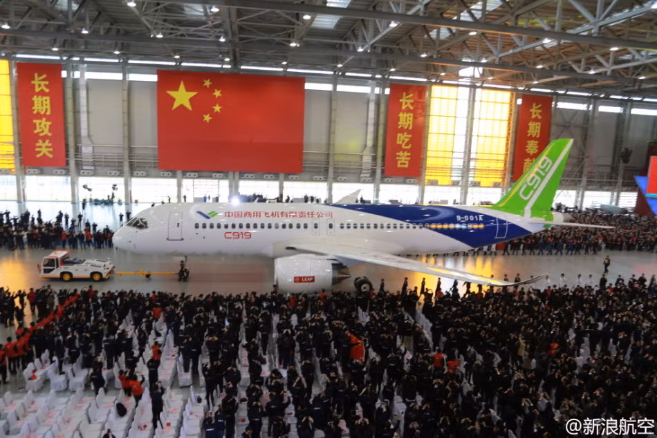 C919 có tầm bay lên tới 5.555 km. Tuy nhiên, nó sẽ không tiến hành bay thử nghiệm năm nay như dự tính ban đầu mà có thể lùi sang năm tới.