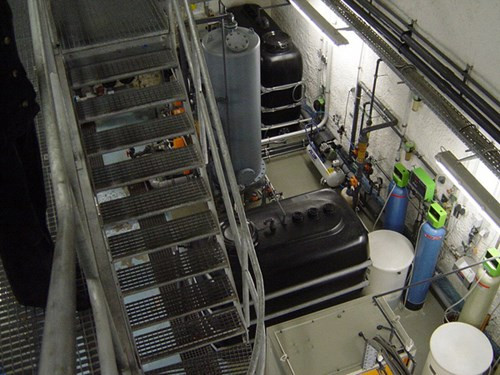 Hầm chống tận thế đầu tiên của công ty được đặt ở bang Indiana của Mỹ từng rao bán với mức giá là 35.000 USD cho người lớn và 25.000 USD dành cho trẻ em.