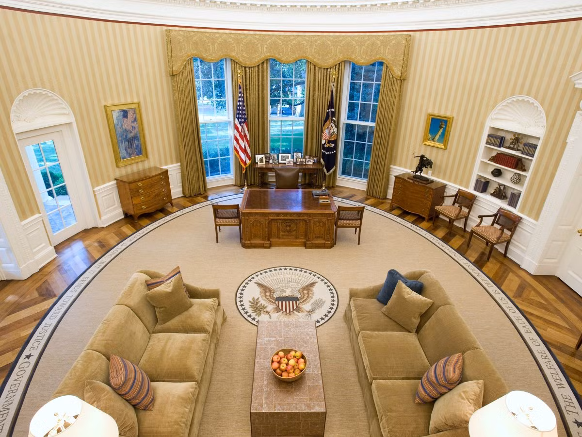 Nhà Trắng tại Washington, DC: Đây là nơi làm việc chính thức của Tổng thống Mỹ, nằm trên Đại lộ Pennsylvania NW tại Washington, D.C. Nhà Trắng được khởi công xây dựng vào năm 1792 và hoàn thành vào năm 1800. Ông chủ đầu tiên của Nhà trắng là Tổng thống John Adams, từ ngày 1/11/1800.