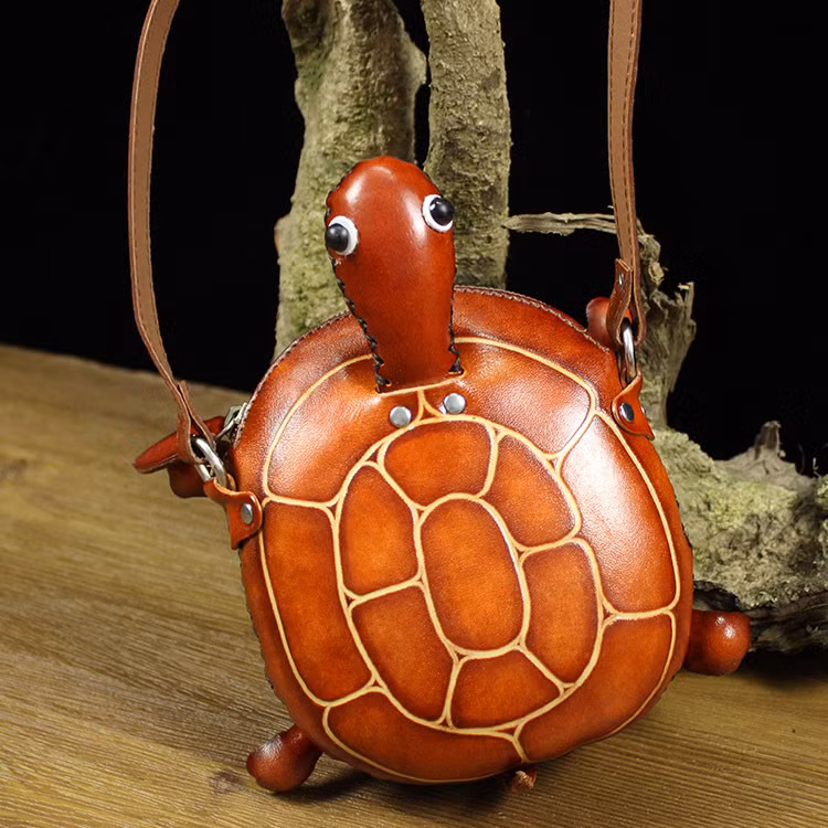 Chiếc túi hình rùa đáng yêu.