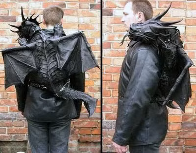 Mẫu ba lô hình quái vật...