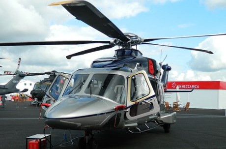 Mô hình trực thăng AW-189 được giới thiệu lần đầu ở triển lãm Paris Air Show năm 2011, chính thức bay lần đầu tiên ngày 21/12/2011. AW-189 nhận được chứng chỉ của cơ quan an toàn hàng không châu Âu (EASA) tháng 2/2014 và cơ quan an ninh hàng không liên bang Mỹ (FAA) tháng 3/2015.