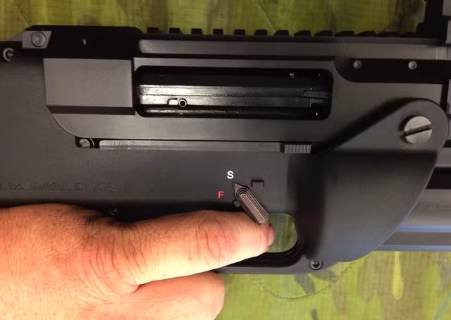 Kham pha khau sung shotgun M1216 cuc doc-Hinh-5