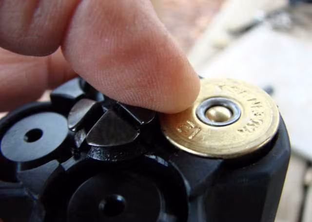 Kham pha khau sung shotgun M1216 cuc doc-Hinh-8