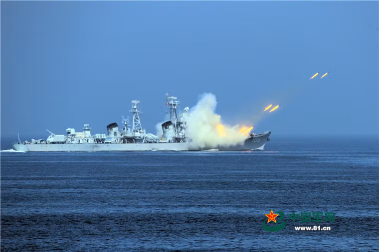 Tuy nhiên, 6 chiến hạm Type 051 còn lại sau này đều được hiện đại hóa thay thế tên lửa HY-2 cũ kỹ bằng tên lửa hành trình YJ-83 hiện đại hơn.