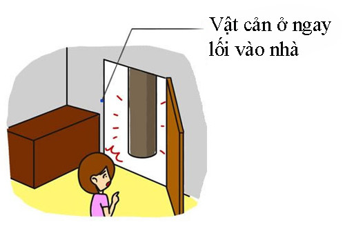  2. Vật cản ở ngay lối vào nhà: Nếu bạn nhìn thấy một vật cản lớn như cột đèn, cây cổ thụ hay bất cứ thứ gì cản trở ngay trước lối vào nhà thì bạn cần phải tìm cách khắc phục nhanh. Vì thế có vật cản ở ngay lối vào, điều đó cho thấy ngôi nhà của bạn đang rơi vào trạng thái phải tiếp nhận nguồn năng lượng tiêu cực tiến vào bên trong một cách đột ngột, gây ra môi trường xấu. Nó ảnh hưởng đến tài vận và hòa khí trong gia đình. Lời khuyên: Bạn hãy đặt một chậu cây xanh khỏe mạnh ở ngay gần lối vào nhà để giảm thiểu năng lượng tiêu cực đang kéo vào nhà.