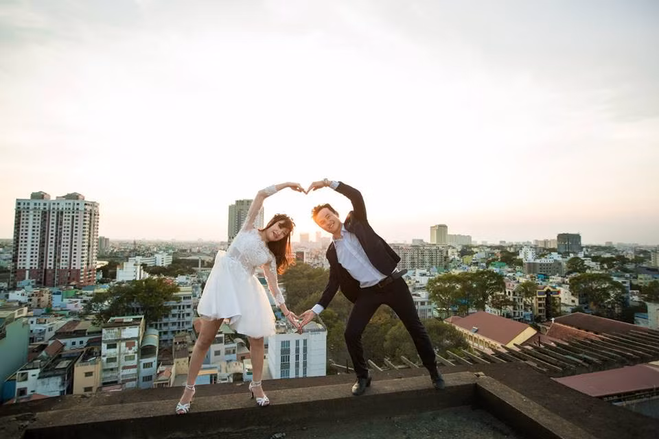 Vo chong quay vu dieu cong chieng trong dam cuoi gay sot-Hinh-3