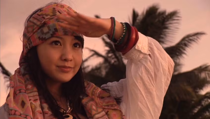 Vẻ đẹp trong sáng, tự nhiên còn giúp Yui Koike trông trẻ hơn tuổi thật của mình khá nhiều. Sinh năm 1991 nhưng nhìn cô mẫu nội y đáng yêu này chỉ giống như một cô gái 16 - 17 tuổi.