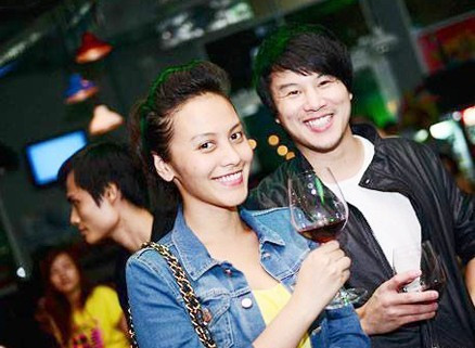 Tòa nhà 40 tầng Times Square ở trung tâm Sài Gòn - nơi diễn ra đám cưới của cô với Thanh Bùi cũng thuộc sở hữu của gia đình Huệ Vân