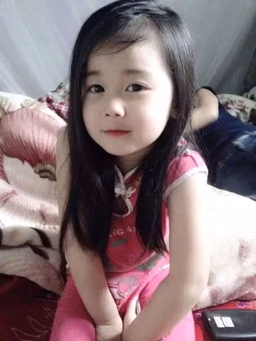 Loạt ảnh bé gái xinh như thiên thần được chia sẻ trên diễn đàn Beat với hơn 13 nghìn lượt like tạo nên cơn sốt trong cộng đồng mạng Việt.