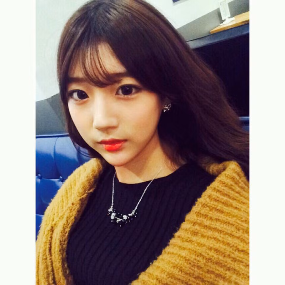 Theo tìm hiểu, cô gái được đặt biệt danh thiên thần tên Kim Hye Eun, 21 tuổi, người Hàn Quốc.