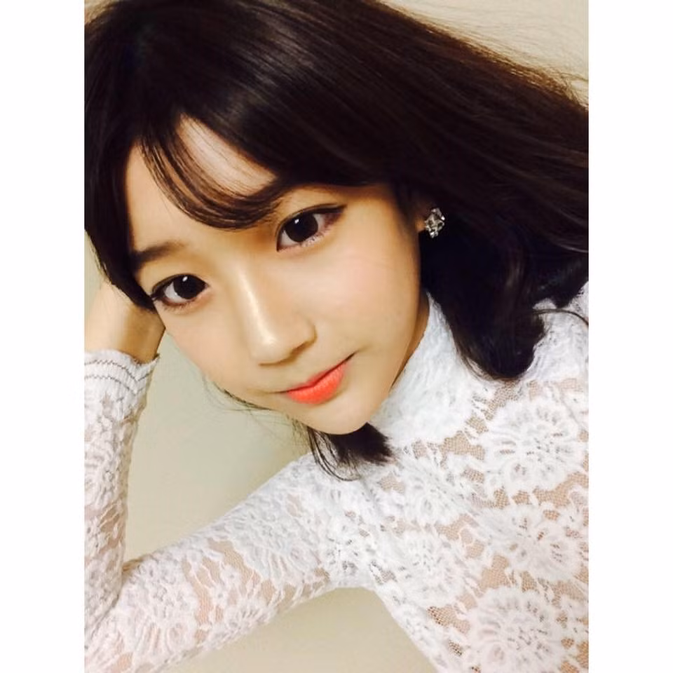 Tuy nhiên, khuôn mặt xinh đẹp hoàn hảo của Kim Hye Eun cũng đã đủ tạo nên một cơn sốt mạng thực sự.