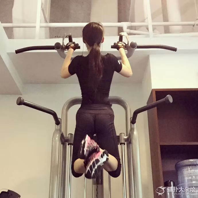 Ngắm nhìn Ryan khoe dáng đẹp trong loạt ảnh tập gym, chơi thể thao, nhiều chàng trai, dân mạng Trung Quốc vừa mê mẩn, vừa có phần ngưỡng mộ.