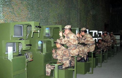 Tại đây, đoàn đã được nghe giới thiệu những nét cơ bản về lực lượng, cơ cấu, đối tượng tuyển chọn, nhiệm vụ và nội dung huấn luyện, thành tích chung của đơn vị trong thời gian qua. Kết thúc buổi làm việc, lãnh đạo Sư đoàn 6 Tăng thiết giáp hướng dẫn đoàn sĩ quan trẻ Quân đội nhân dân Việt Nam tham quan một loạt các mô hình huấn luyện, thực hành của cán bộ, chiến sĩ, thăm nơi sinh hoạt của sĩ quan.