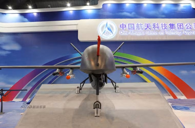 Có hai biến thể được phát triển dựa trên khung thân cơ sở CH-4 gồm: CH-4A chuyên nhiệm vai trò trinh sát, giám sát và CH-4B chuyên nhiệm trinh sát, tấn công. Trên cả 2 biến thể đều được trang bị tổ hợp trinh sát quang – điện tử đặt ở dưới mũi máy bay làm nhiệm vụ quan sát mục tiêu và dẫn đường vũ khí.