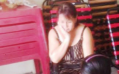 Đâm chết 2 người, sát thủ nhí vẫn mặc áo đẫm máu ngồi nhậu Dam chet 2 nguoi, sat thu nhi van mac ao dam mau ngoi nhau