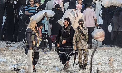 Cảnh dân thường Syria lủi thủi quay về.