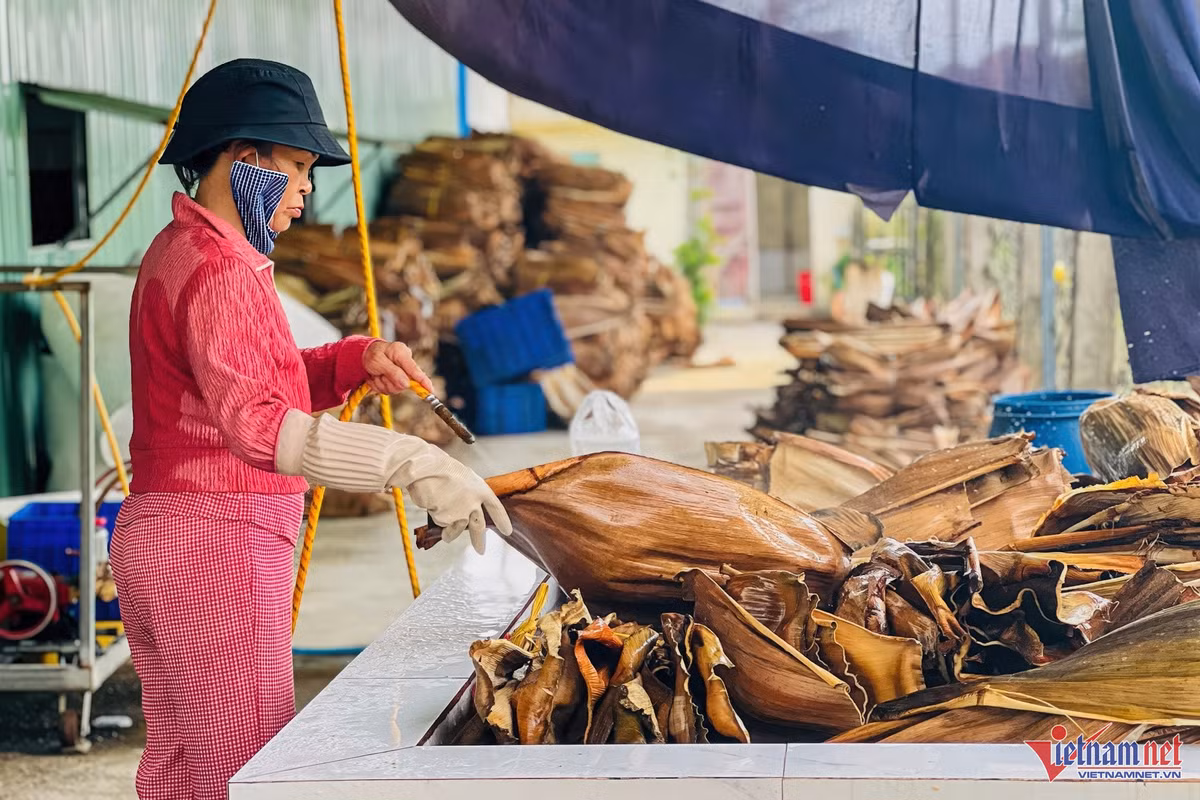 Mo cau thành chén, đĩa, hộp cơm phục vụ khách Víp trên máy bay - Hình 2 Mo cau thanh chen, dia, hop com phuc vu khach Vip tren may bay-Hinh-2