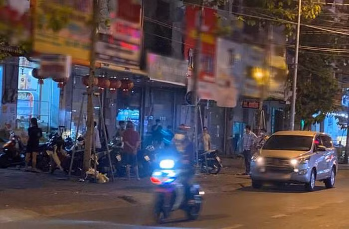  Triệt phá đường dây đánh bạc trăm tỷ đồng: Ngày 29/11, Công an tỉnh Sóc Trăng cho biết, vừa triệt phá đường dây đánh bạc và tổ chức đánh bạc với số tiền được cho là lên đến hàng trăm tỷ đồng. Qua đó, Công an bắt 20 đối tượng, tang vật thu giữ trên 1,3 tỷ đồng, 26.400 USD, 50 điện thoại, máy tính bàn, laptop và nhiều tang vật liên quan.