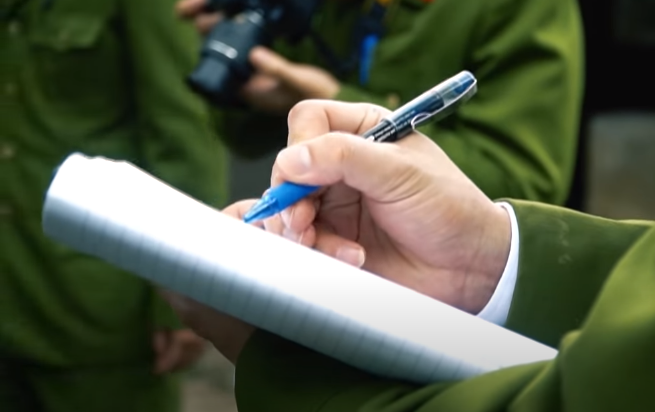 Theo tường trình của bố mẹ cháu S., tuy còn nhỏ nhưng cháu S. đã nhận biết được khá nhiều nên rất ít theo người lạ. Thêm vào đó, cháu S. còn chưa biết đi, trong khi khoảng cách từ nhà anh Tiến đến giếng nước nhà ông Luyến khá xa, chắc chắn cháu không thể tự bò ra giếng chơi để dẫn đến tai nạn đáng tiếc được.