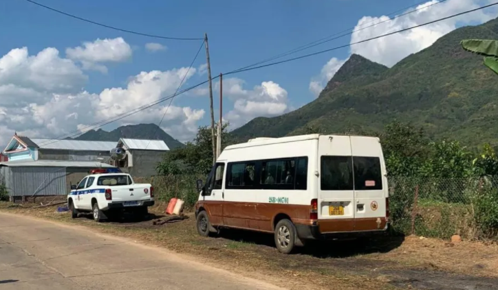  Văng khỏi xe đưa đón, 4 học sinh ở Sơn La thương vong: Trưa 22/11, tại bản Mâm, xã Chiềng Sơ, huyện Sông Mã, tỉnh Sơn La, chiếc xe 16 chỗ đưa đón học sinh mang biển kiểm soát 26B – 007.01 khi đang chở các em về nhà sau giờ tan học, thì bất ngờ rơi cánh cửa khiến 4 học sinh bị văng ra ngoài. Hậu quả: 1 em tử vong tại chỗ; 3 học sinh khác bị thương. 