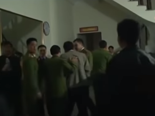 Công tác điều tra gặp nhiều khó khăn bởi khi vụ án xảy ra không có bất kỳ nhân chứng nào, kể cả 3 người khách nghỉ ở phòng bên cũng chỉ biết có xô xát nhưng không ai dám ra. Trong sổ lưu trú của khách sạn cũng không có CMND hay bất cứ giấy tờ nào liên quan đến việc khách thuê nhà nghỉ.