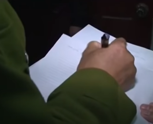 Hai ngày sau, bà Chung tỉnh lại khai báo, kẻ giết mình là khách quen, thường xuyên thuê nhà nghỉ ở đây nhưng không biết tên là gì, ở đâu.